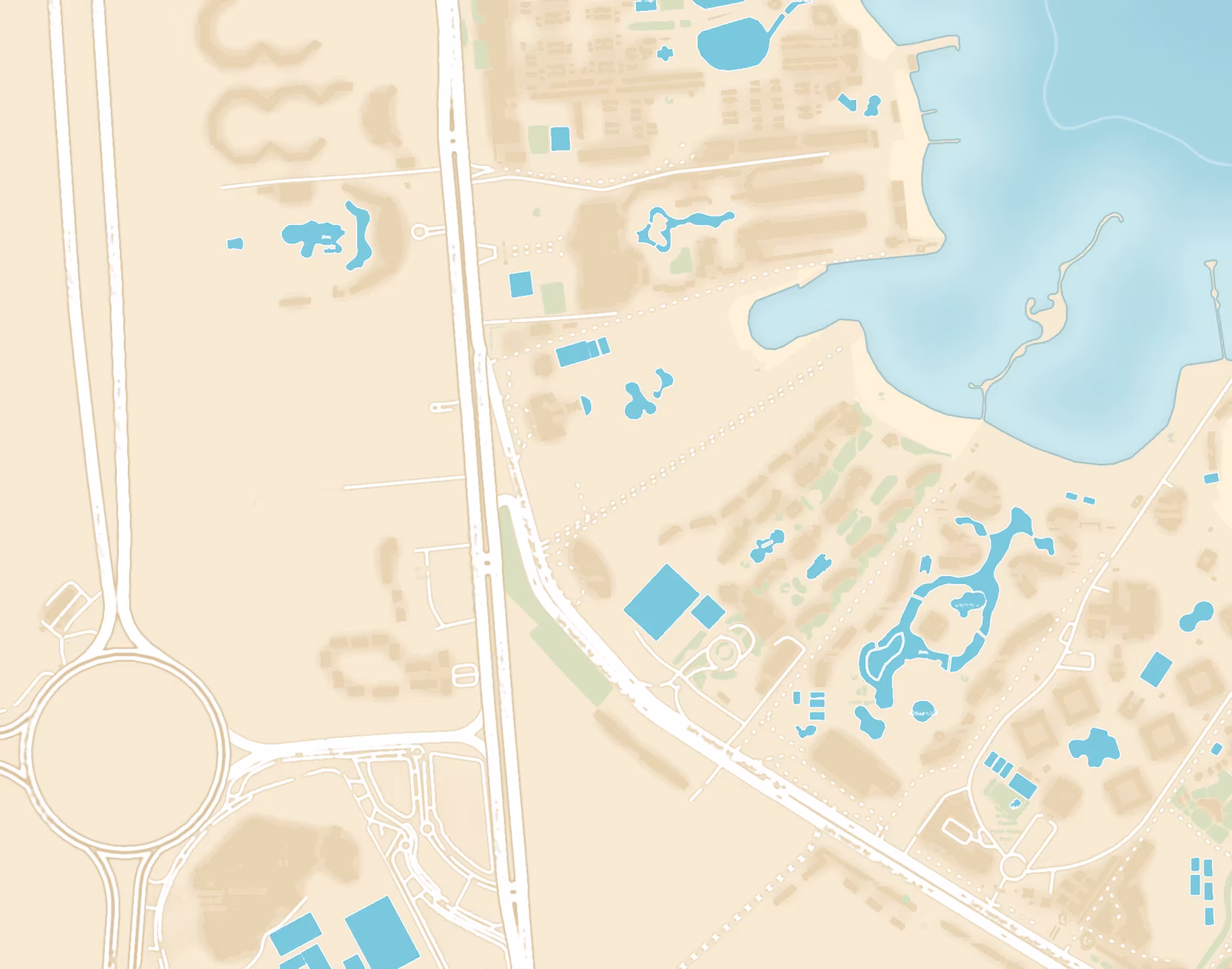 Detailkaart van de kust ten zuiden van Hurghada met het terrein van Sunrise Crystal Bay Resort, de zandstranden aan de lagune, de Rode Zee en de buurterreinen van Sentido Mamlouk Palace en Sunrise Garden Beach
